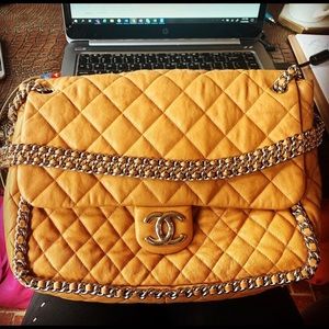 🔥SOLD🔥CHANEL chain around maxi.